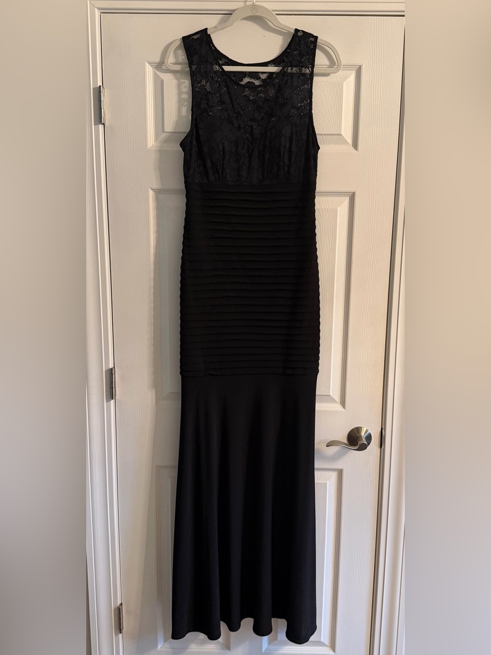 Black Sleeveless Evening Gown